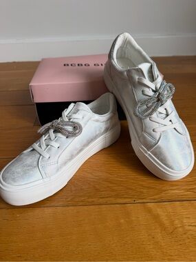 NEW BCBGirls White Platform Sneakers with Crystal Laces Kids 5/Women’s 6.5